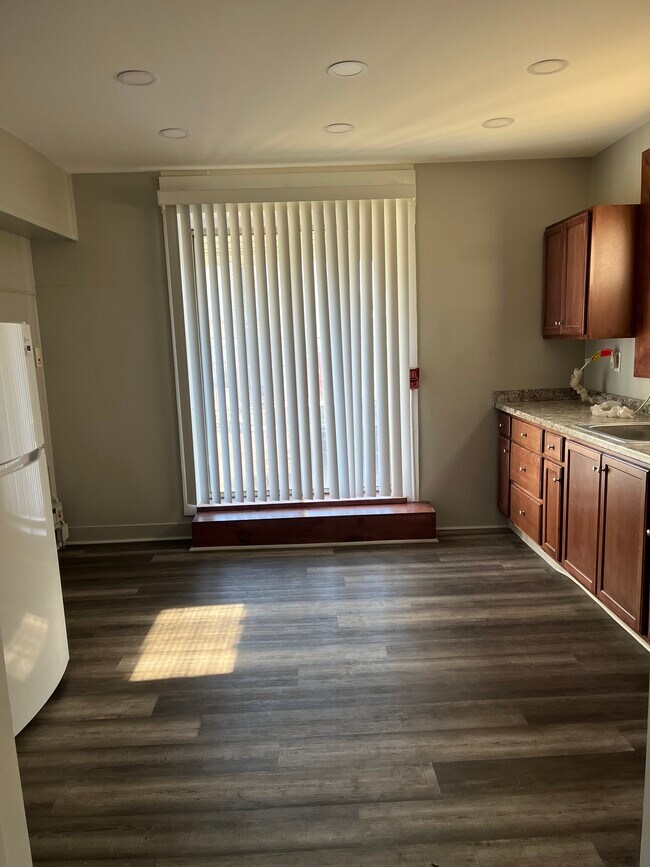 Estudio espacioso con balcón privado. - 1521 S Broad St