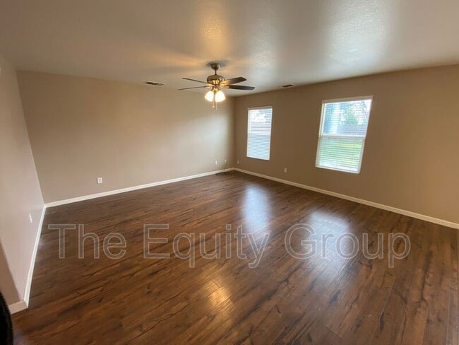 Building Photo - 4421 W Elkhorn Ave