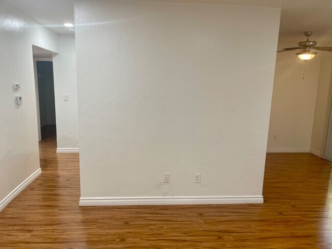 Foto del edificio - 1400-1480 W Lambert Rd