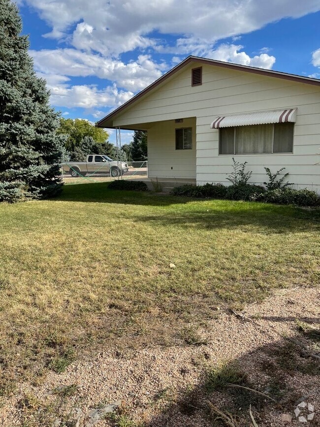 Building Photo - 1718 Poplar Ave
