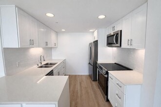 Building Photo - 3100 Sixth Ave