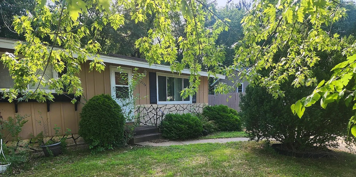 Primary Photo - 2934 S Marion Rd