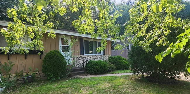 Building Photo - 2934 S Marion Rd