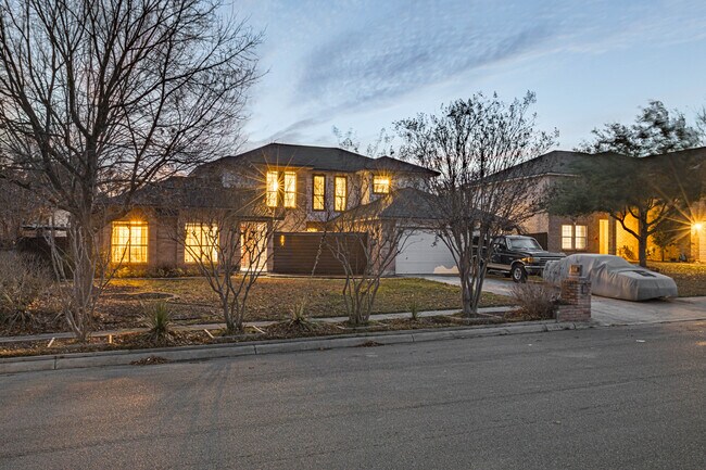 Building Photo - 301 Sandhill Dr