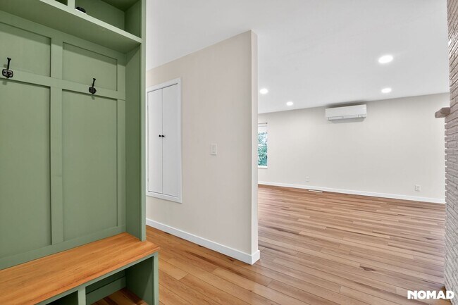 Foto del edificio - Spacious 4BR House in Tacoma