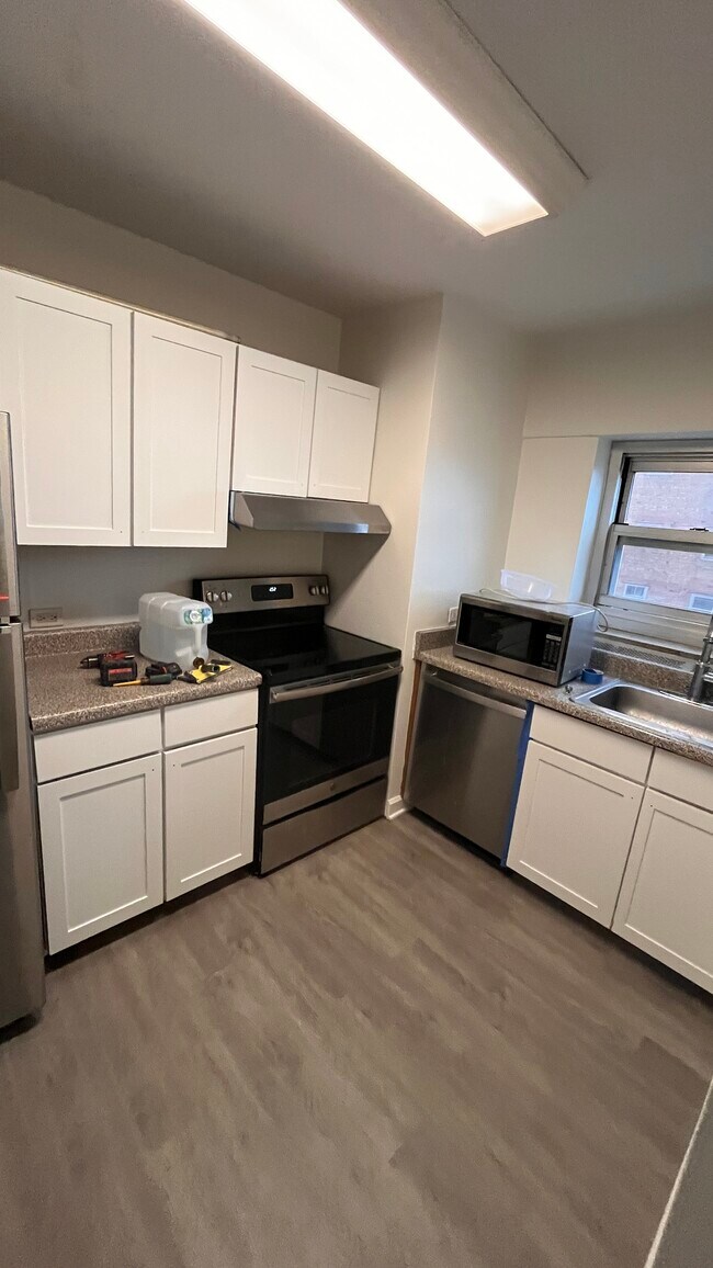 Foto del edificio - 4950 N Marine Dr