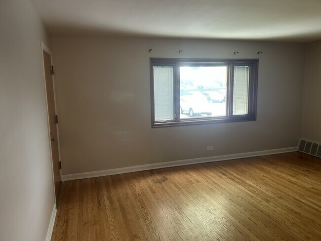 Foto del edificio - 8043 Lake St