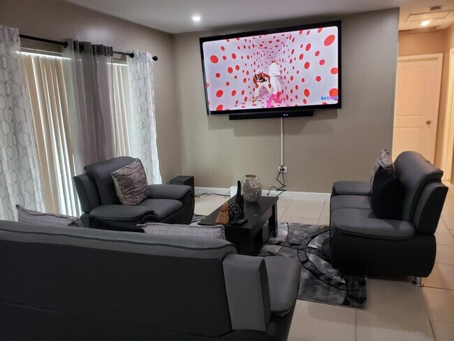 Foto del edificio - 7530 Miramar Pky
