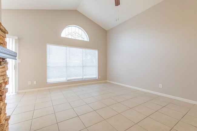 Building Photo - 517 E Kristal Way