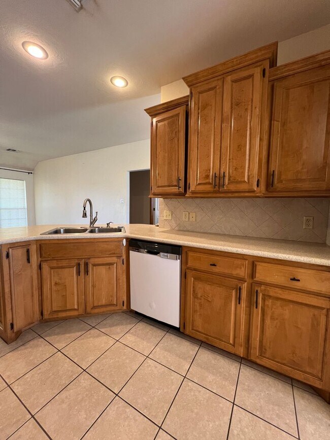 Building Photo - 4425 SW Parkway Dr