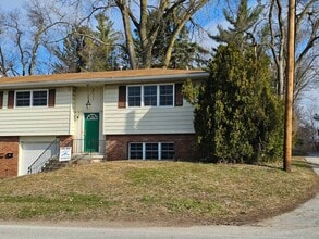 Building Photo - 120-122 Sand Ridge Rd