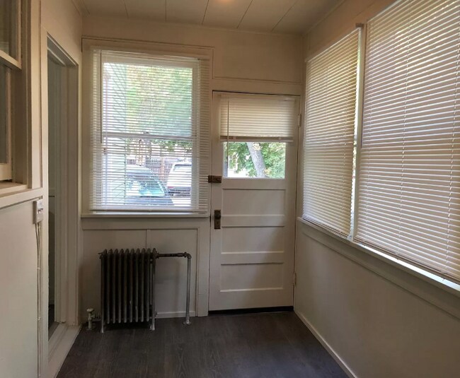 Building Photo - 314 Warm Spring