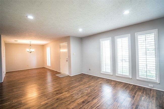 Building Photo - 2811 S Blue Meadow Cir