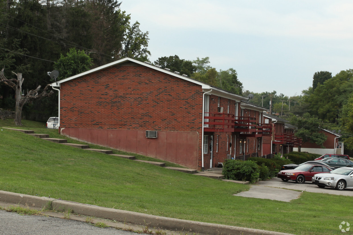 Building Photo - 601-609 Main St