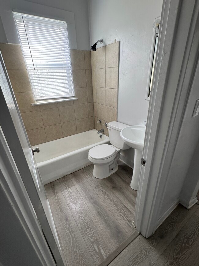 Foto del edificio - 3425 N California Ave