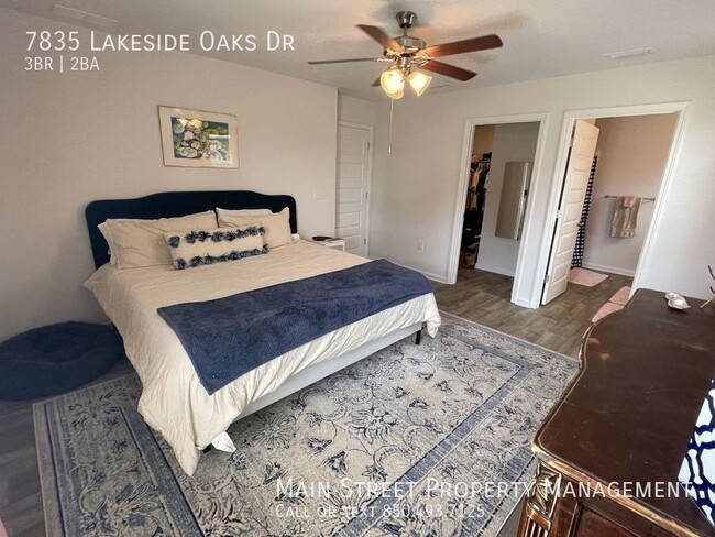Building Photo - 7835 Lakeside Oaks Dr