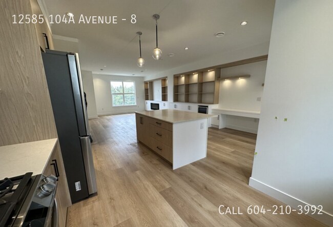 Building Photo - Gorgeous Townhome in Yale Gardens!