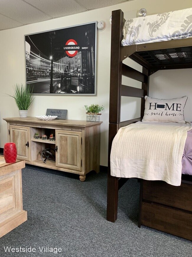 Building Photo - Studio, 1 bath Room For Rent - 623 W. Coll...