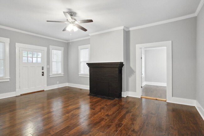 Foto del edificio - Large 4BR/2BA Downtown House Walking Dista...