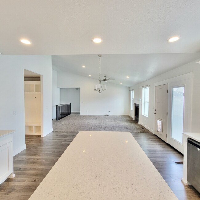 Building Photo - 2496 W Glover Ln