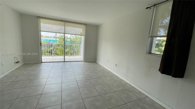 Foto del edificio - 650 NE 64th St