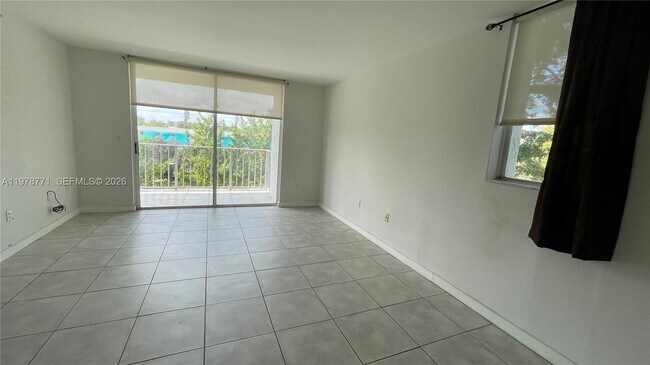 Building Photo - 650 NE 64th St