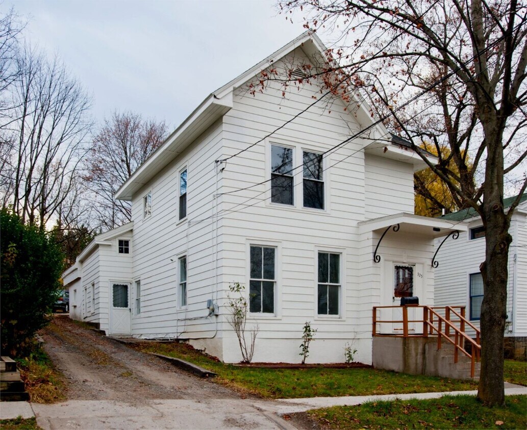 Primary Photo - 325 Pleasant St
