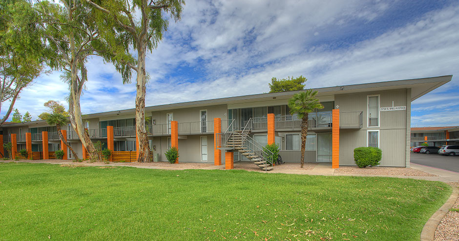 Primary Photo - 202 W Hermosa Dr