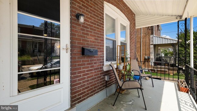 Building Photo - 372 Ripka St