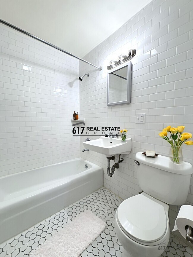 Foto del edificio - 172 N Beacon St