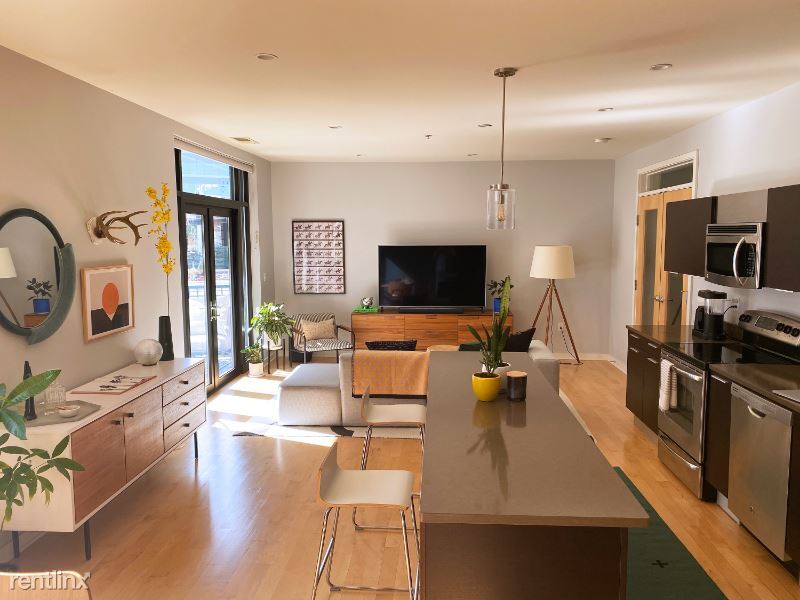 Foto principal - 3104 W Lake St
