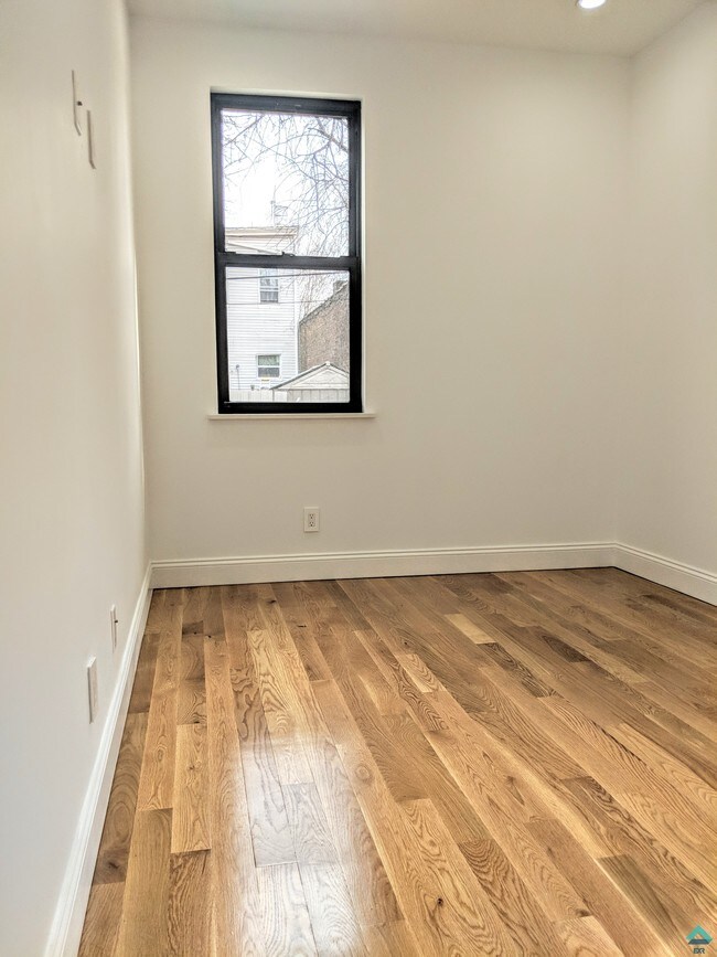 Building Photo - 1822 Linden St