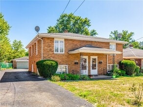 Building Photo - 1038 Saxon Ave