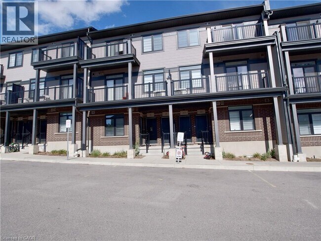 Photo du bâtiment - 16 Wheat Ln.