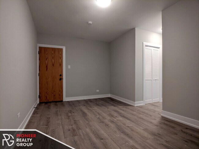 Building Photo - 437 W Belden