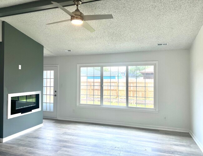 Living room - 1060 Wasserman Dr