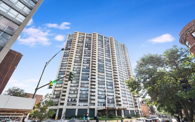 Foto principal - 3930 N Pine Grove Ave