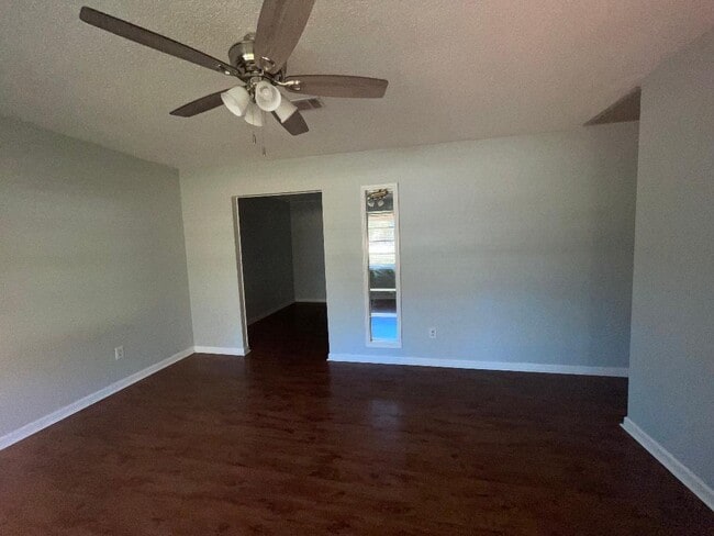 Building Photo - 4813 Mustang Dr