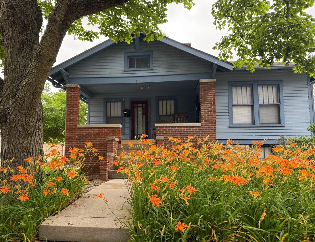 Primary Photo - 211 N Grant St