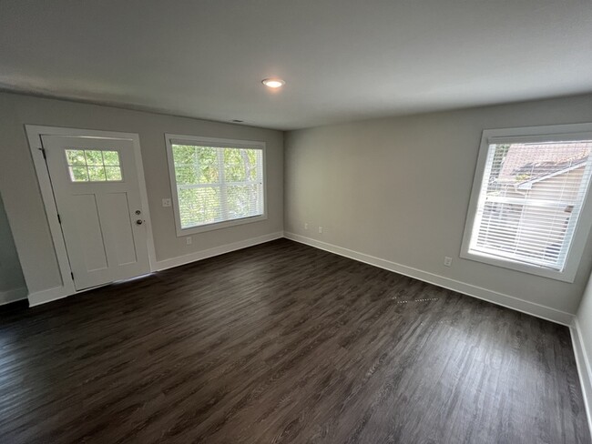 Building Photo - AVAILABLE NOW! 6545 BONANZA TRAIL GAINESVI...