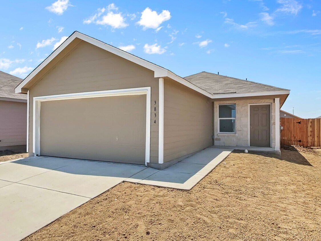 Primary Photo - July Move In
