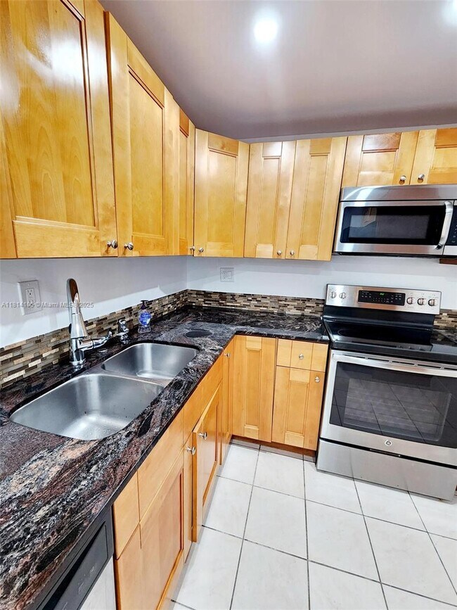 Foto del edificio - 4384 NW 9th Ave
