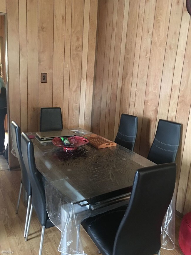 Foto del edificio - 2 br, 1 bath Apartment - 2039 85th St