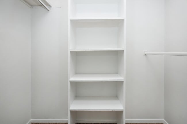 Building Photo - The Villas at Stone Creek