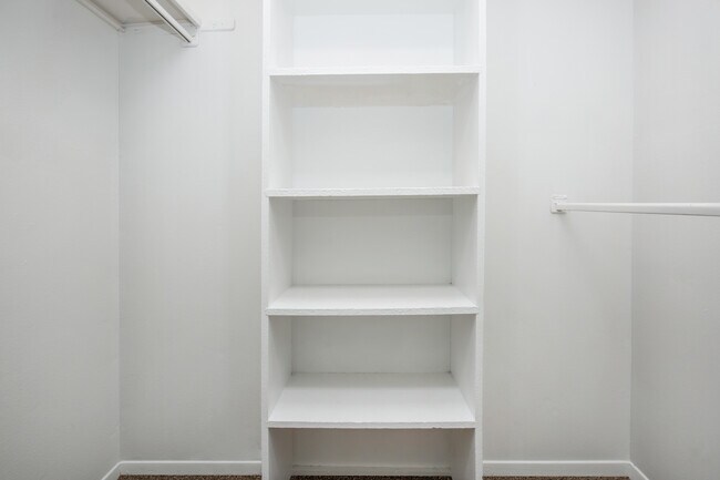 Building Photo - The Villas at Stone Creek