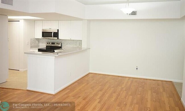 Foto del edificio - 9288 W Atlantic Blvd