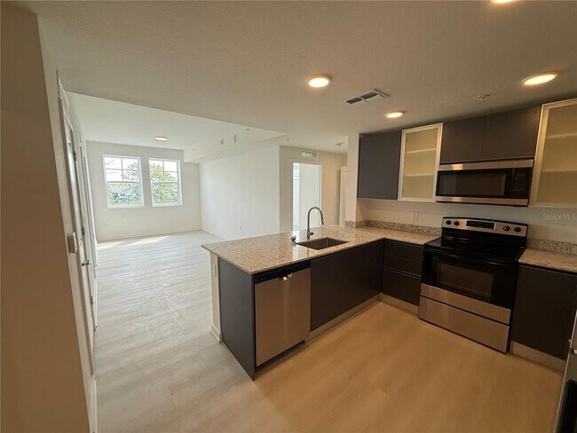 Foto del edificio - 5579 Millenia Park Blvd