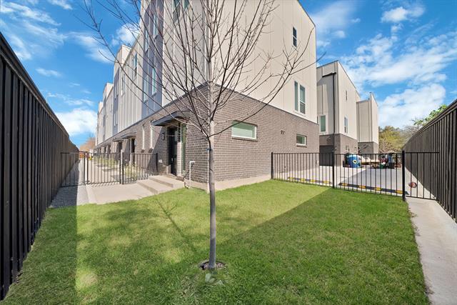 Foto del edificio - 7207 Mohawk Dr