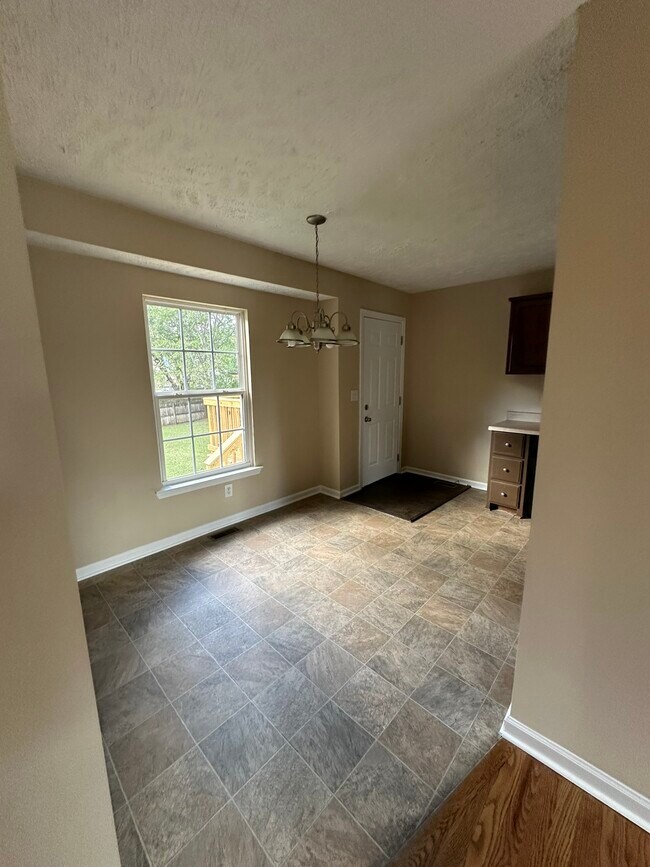 Foto del edificio - 104 Shirley Ct