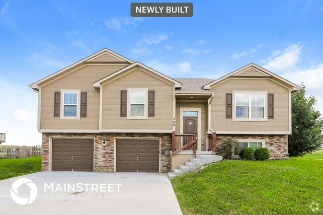 Building Photo - 300 Golfview Dr
